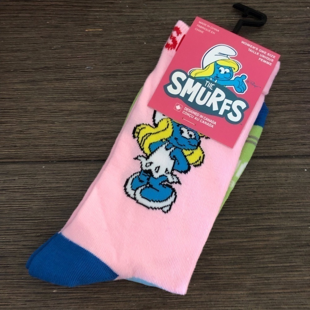 The Smurfs Womanโs one size Smurfit pink village crew socks